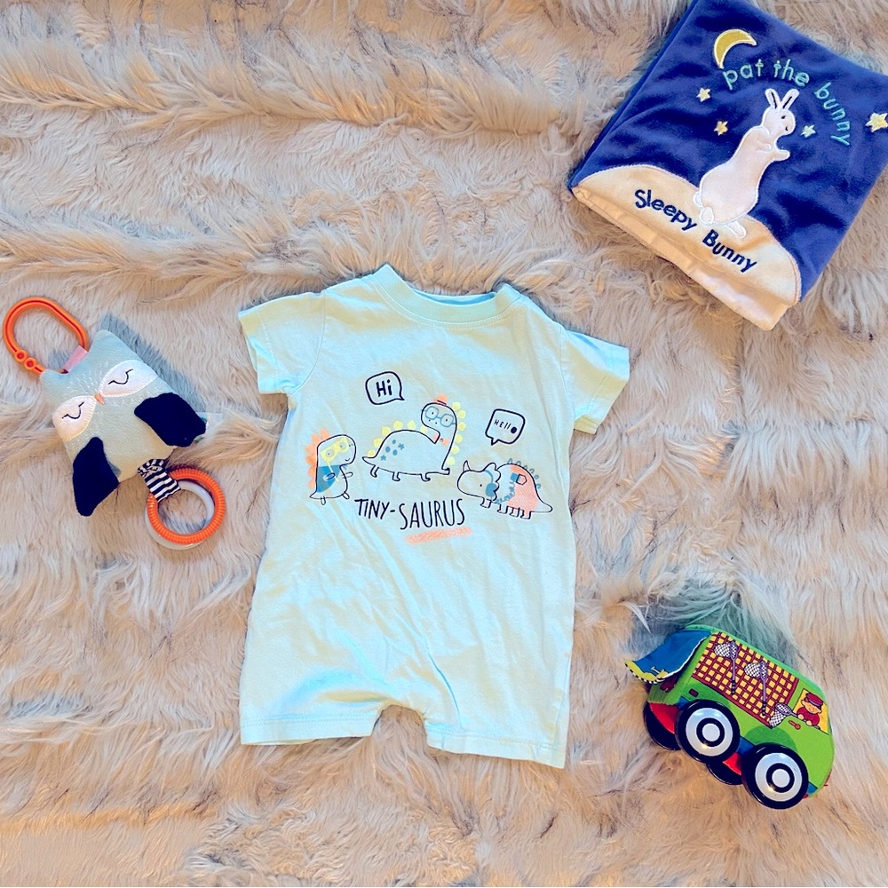 Lullaby Peacocks Tiny-Saurus Baby Boy’s Short Sleeve Onesie (0-3 M)